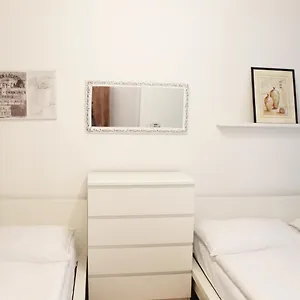 Modern Ve Smečkách 28 Prag