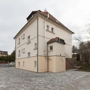  Apartmán Private Studio By Hosts